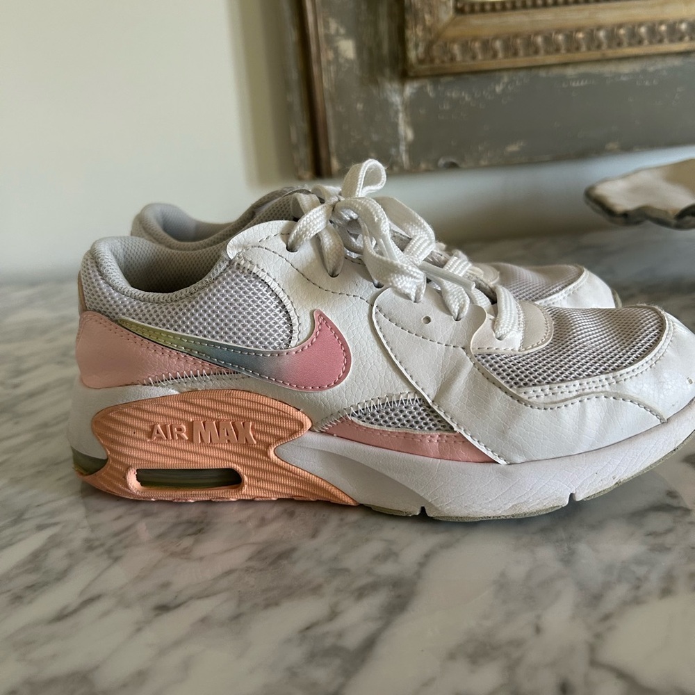 SIZE 6 AIR MAX NIKE Kids White and Pink Sneakers